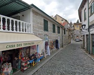 Estofos e Loja de roupa Casa das Tentações